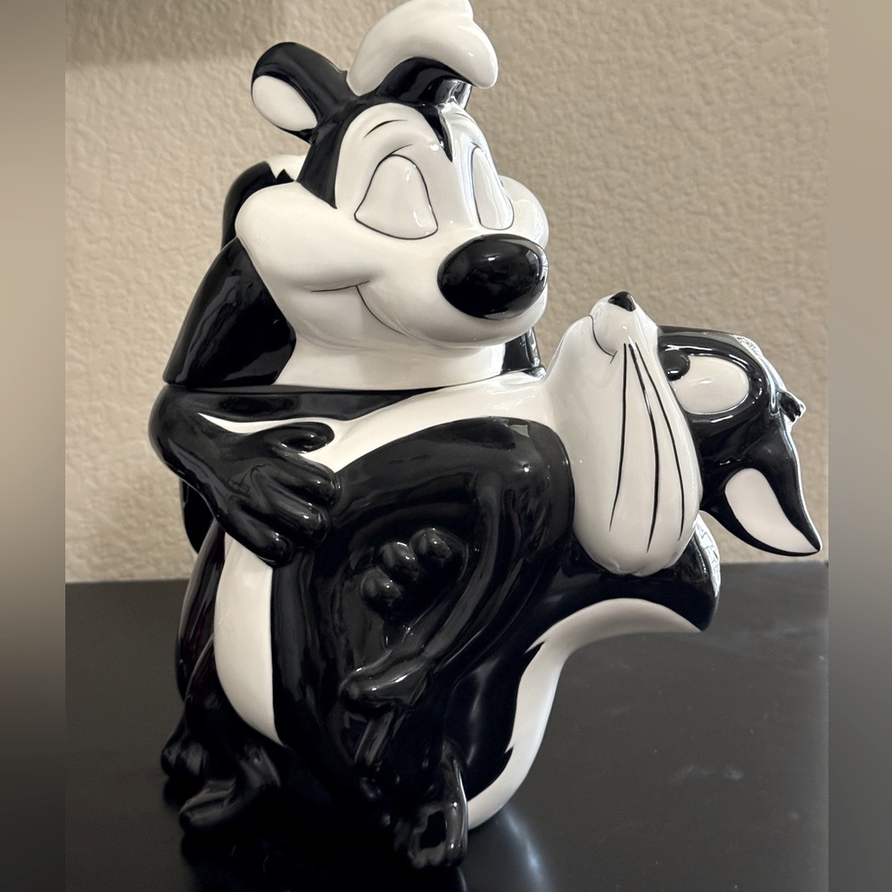 Warner Bros. Vintage Pepe Le Pew Cookie Jar